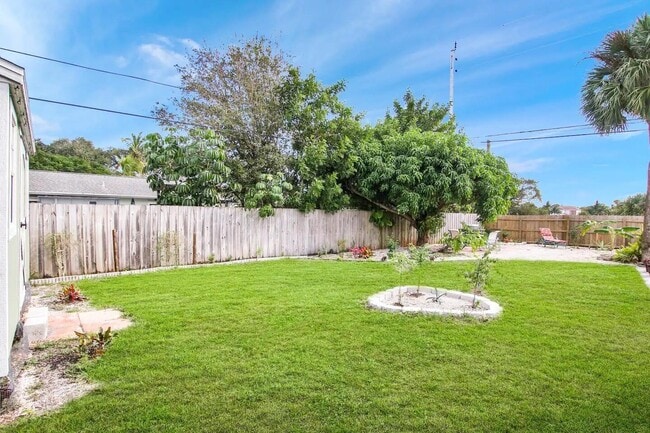 Building Photo - 19185 SE Homewood Ave