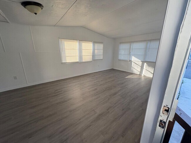 Building Photo - 2Bed/1Bath **RENT TO OWN OPPORTUNITY** in Lakeland, FL