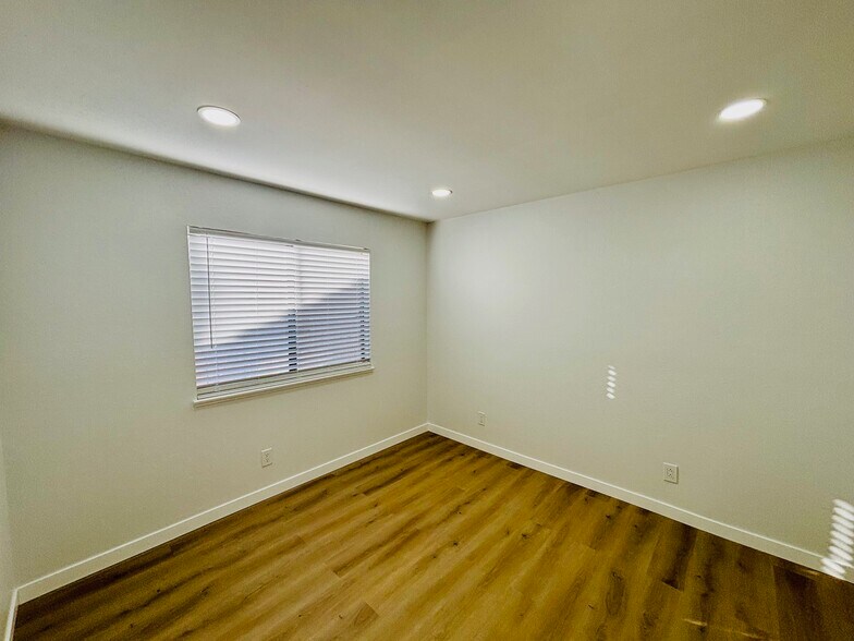 Building Photo - 2730 W Avenue K4