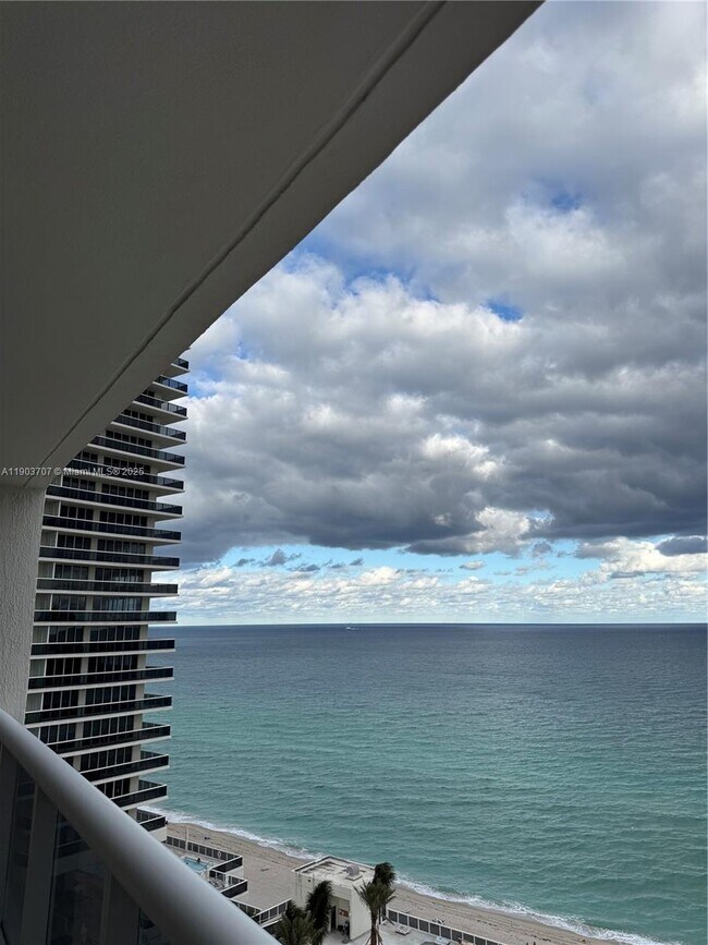 Building Photo - 1850 S Ocean Dr