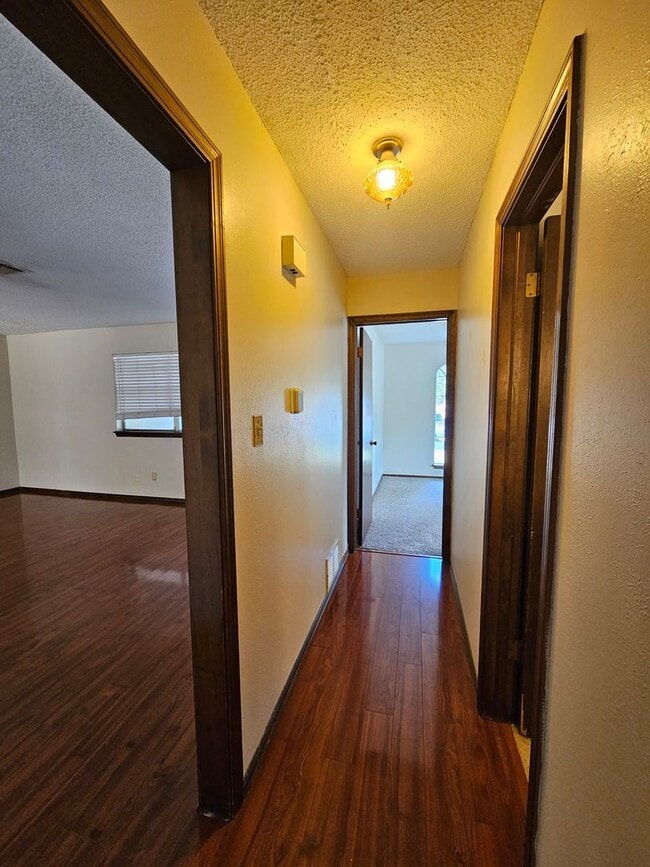 Building Photo - (3) Bed/(1.5) Bath in NE Norman Avail NOW!