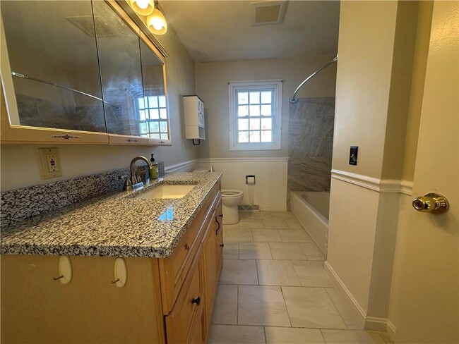 Building Photo - 65 Ingalls St