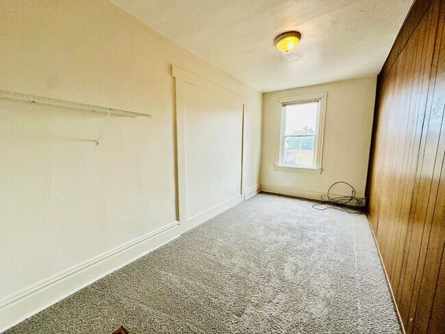 Building Photo - 1017 Emporia St