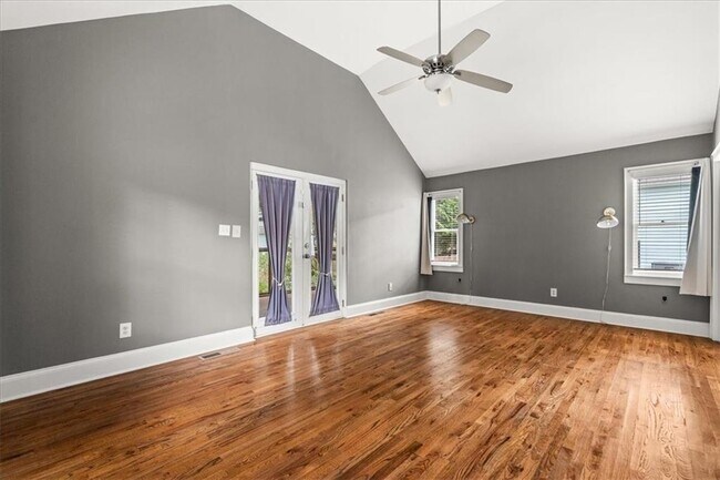 Building Photo - 259 Spence Ave SE