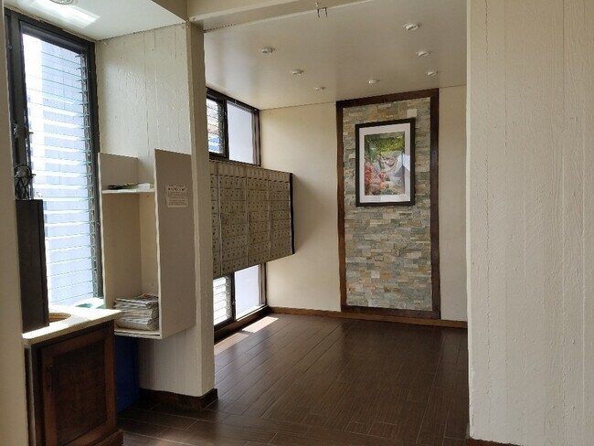 Building Photo - 541N&amp;N