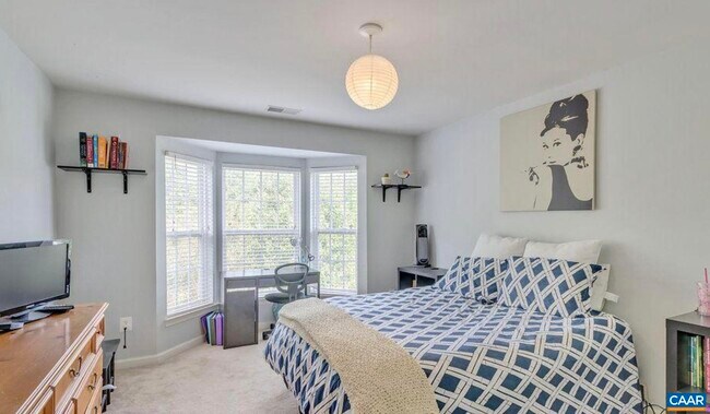 Building Photo - 5920 Nicolet Ct