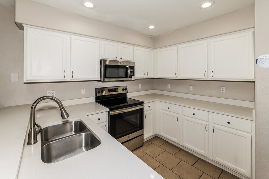 Building Photo - 14720 W Lamoille Dr