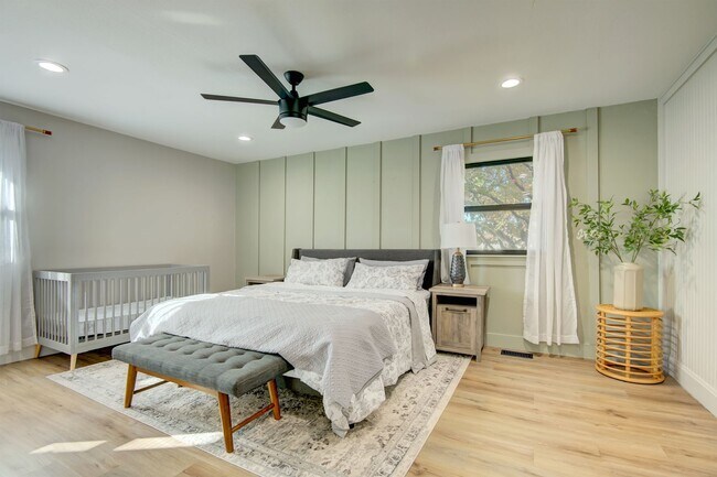 Building Photo - Gorgeous, updated home, turn-key and ready...