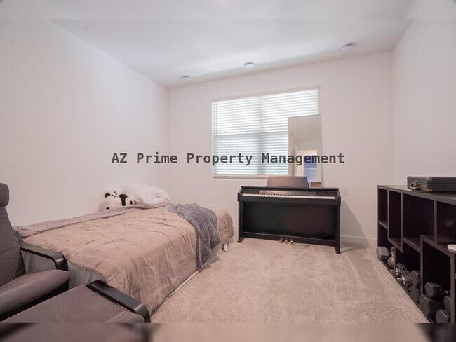 Building Photo - 4607 S 111th Dr