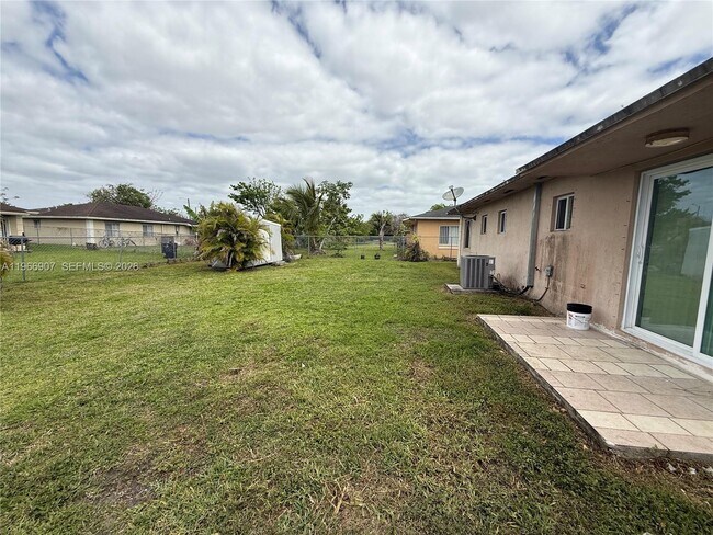 Building Photo - 1205 NW 7th Ave