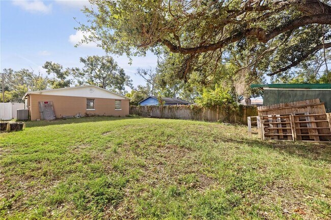 Building Photo - 3631 Anderson Ave