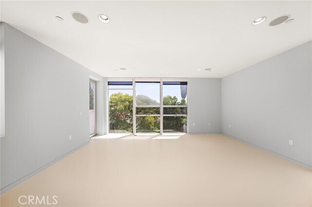 Building Photo - 1351 Havenhurst Dr