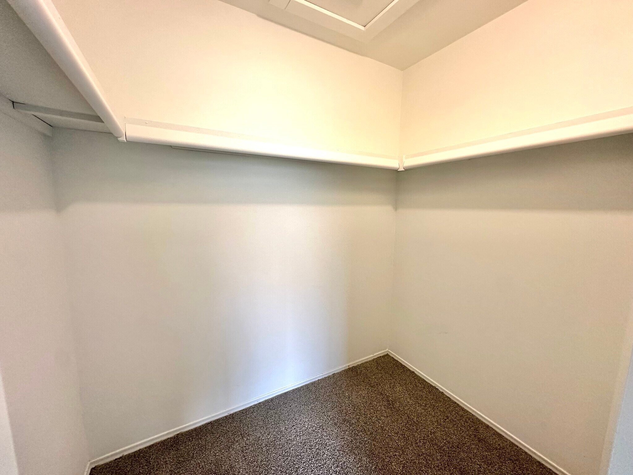 Building Photo - 537 Randall Dr