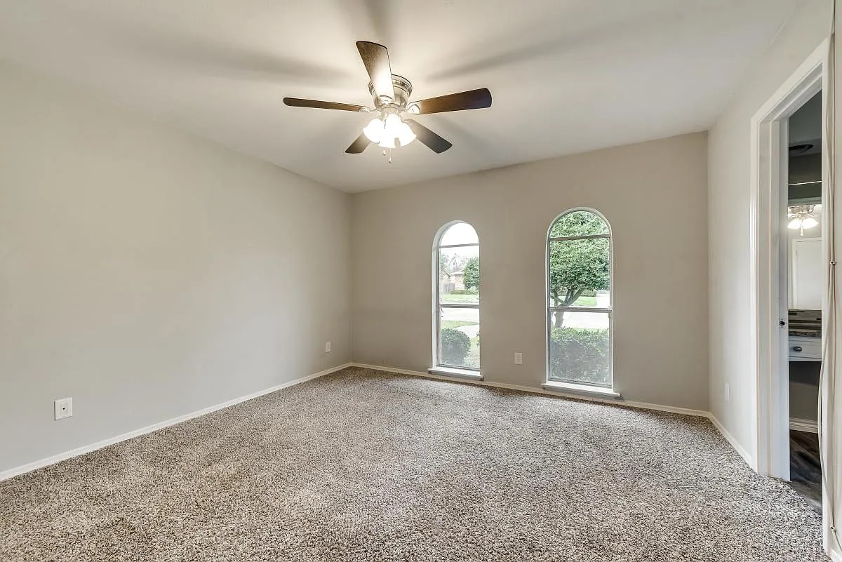 Building Photo - 5806 Everglade Rd