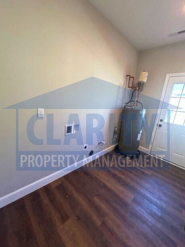 Building Photo - **One month free w/ a 15 month lease!**