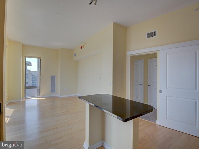 Building Photo - 475 K St NW