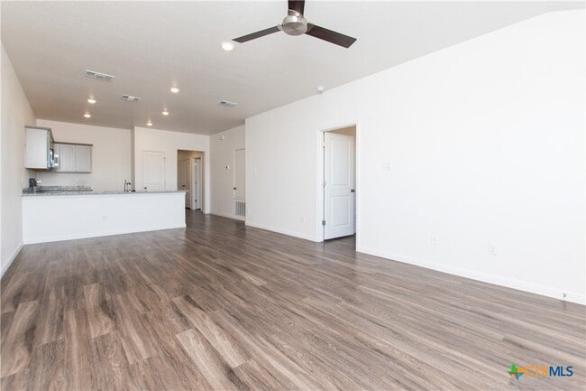 Building Photo - 5815 Betty Lou Dr
