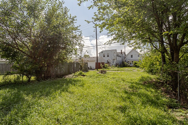 Building Photo - 734 Parker Ave