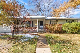 Building Photo - 4 Bed, 3 Bath Home with Fenced Yard & Garage / Available Now!