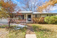 Building Photo - 4 Bed, 3 Bath Home with Fenced Yard & Garage / Available Now!
