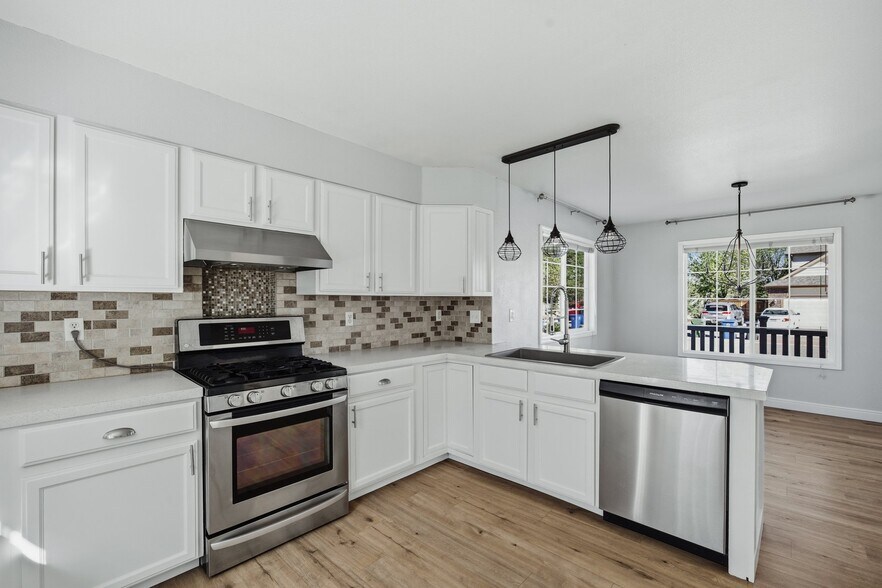 Building Photo - 2056 Calhoun Ct