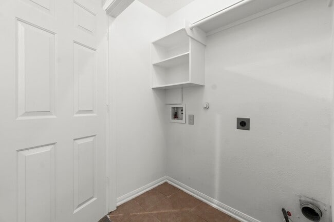 Building Photo - 255 Genesee Ridge Ct