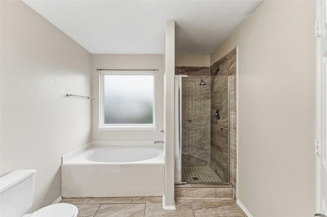 Building Photo - 11015 Shumard Oak Ct