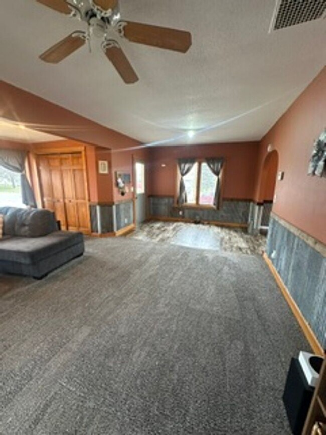Building Photo - 3 Bed Single Family Home - Staples - Detached 3 car garage