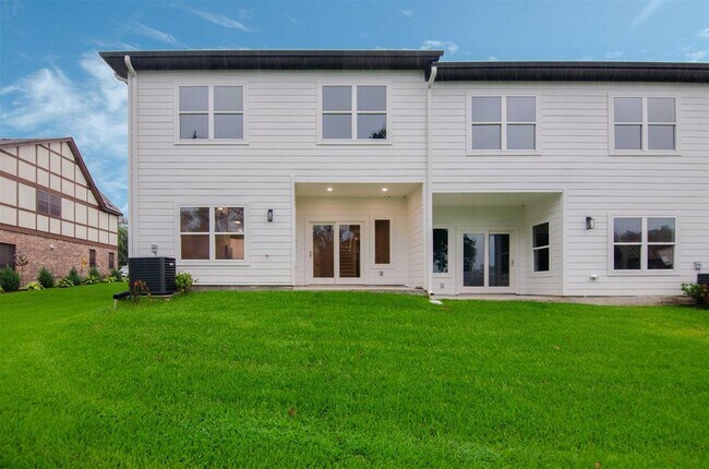 Building Photo - 12310 Glenview Dr