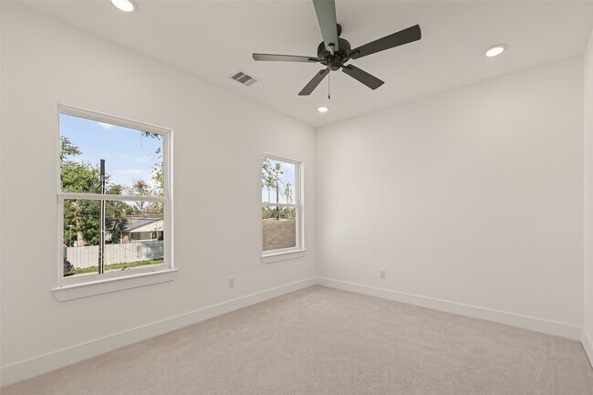 Building Photo - 2710 Bostic St