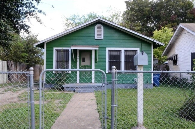 Building Photo - 2502 Hidalgo St