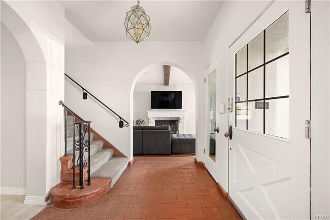 Building Photo - 6136 Barrows Dr