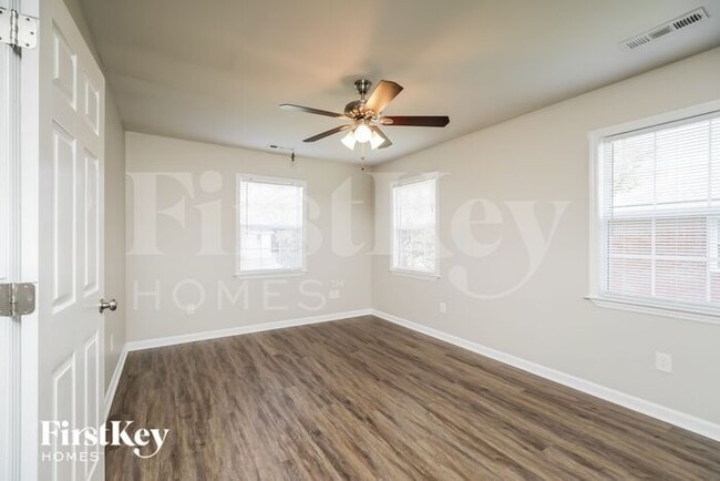 Building Photo - 5531 Buskirk Ave