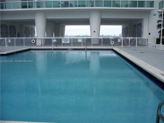 Building Photo - 1800 N Bayshore Dr