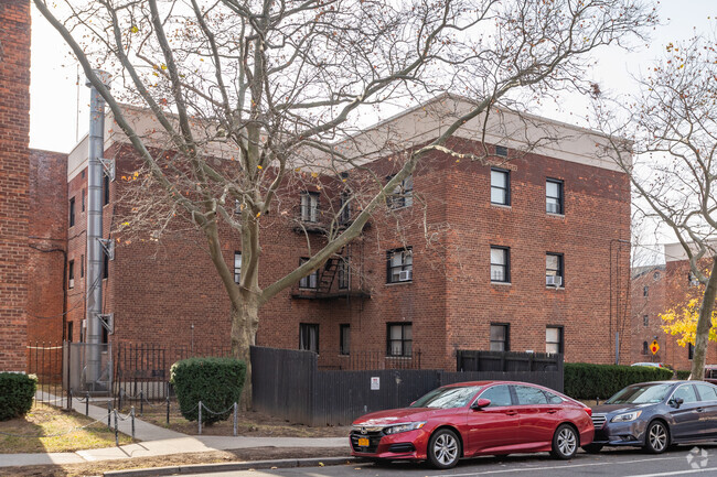 Building Photo - Kew Gardens Hills