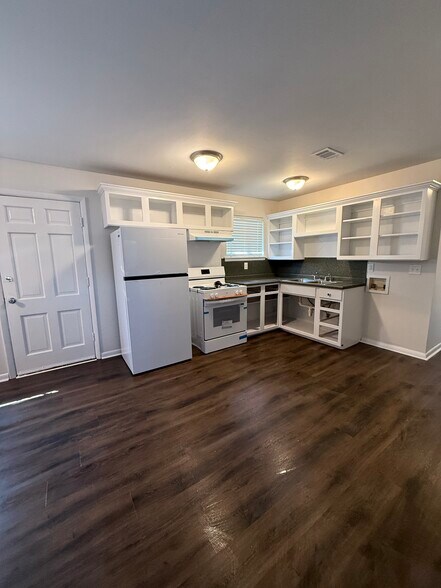 Kitchen with new appliances (currently being remodeled) - 5115 N Woodland Dr
