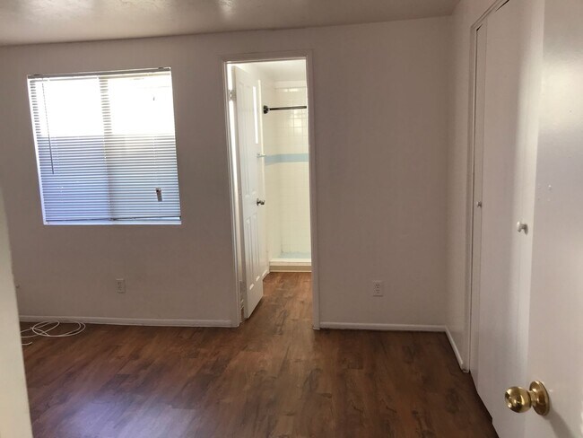 Building Photo - 3996 S Evergreen Ave