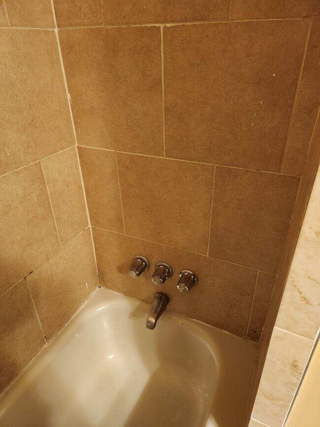 Building Photo - La Kaye