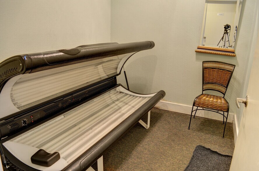 Building Photo - 16817 Larch Way