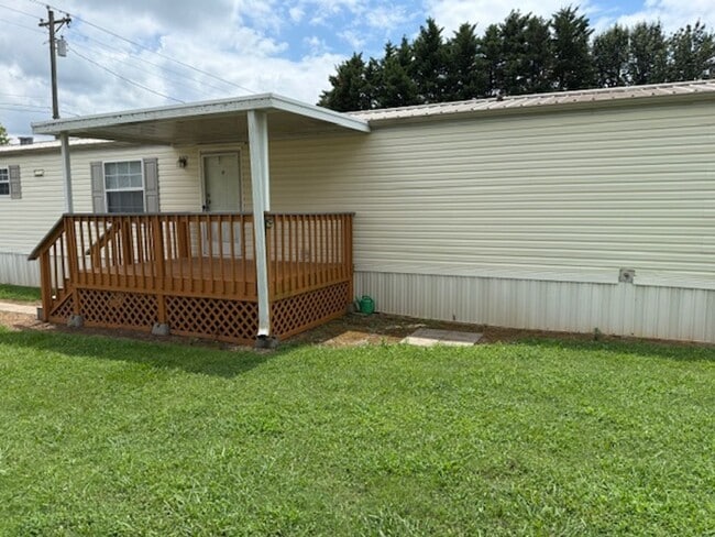 Building Photo - Greenback 37742 - 3 bed 2 bath mobile home...