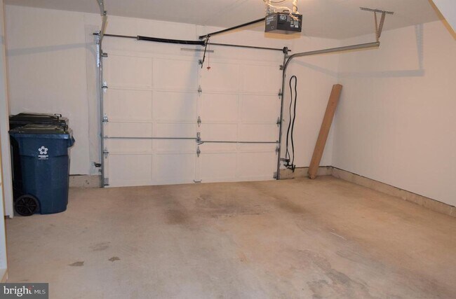 Building Photo - 8933 Royal Astor Way