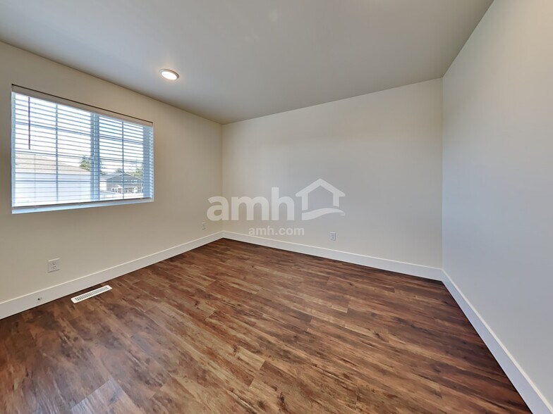 Building Photo - 342 Smith Dr