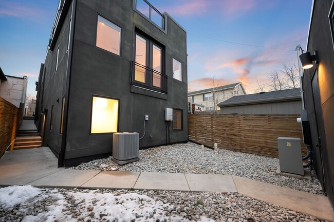 Building Photo - AVAILABLE APRIL 2025! LUX 3BD, 2.5BA LoHi ...