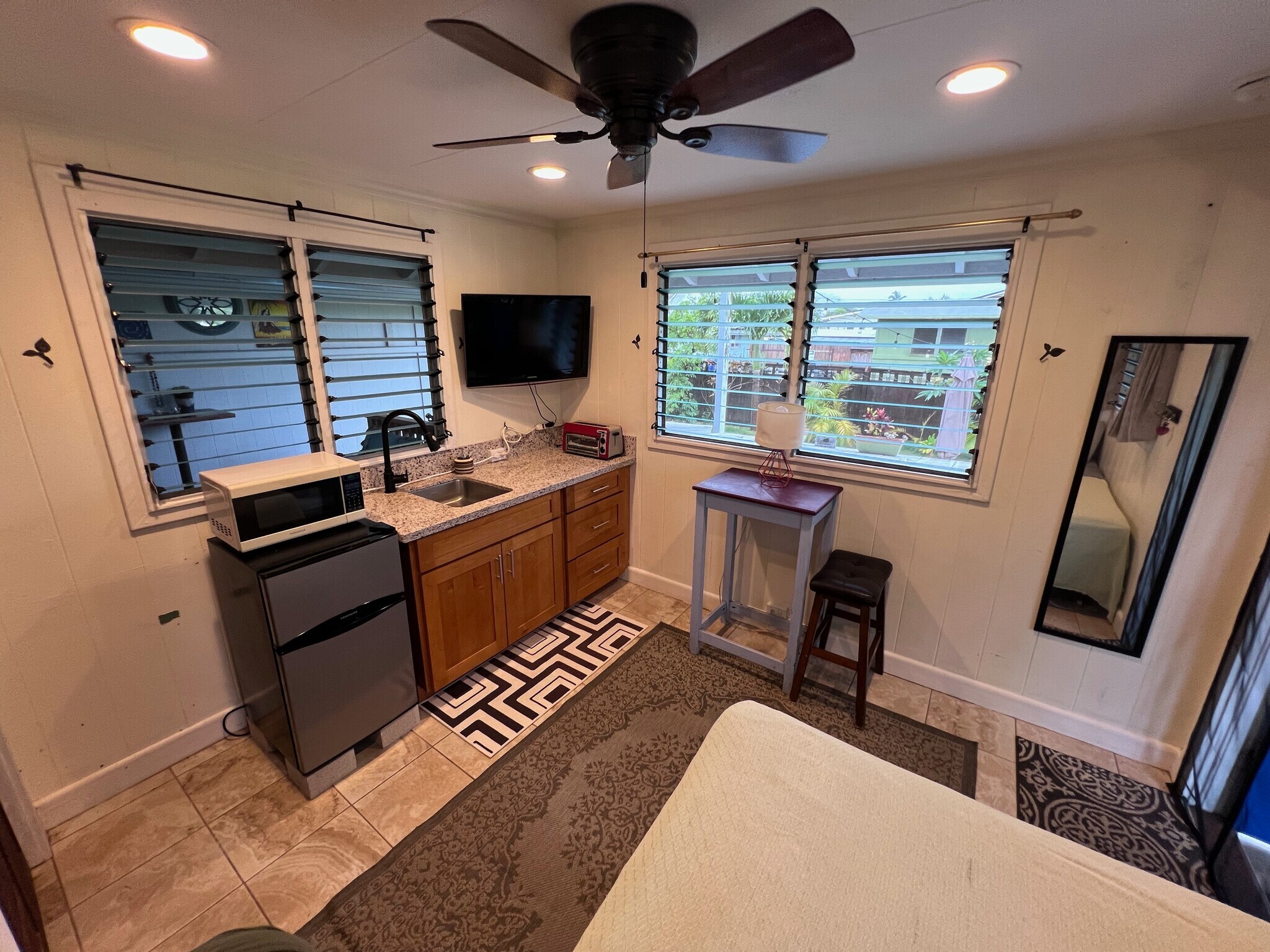 Building Photo - 324B Kalama St