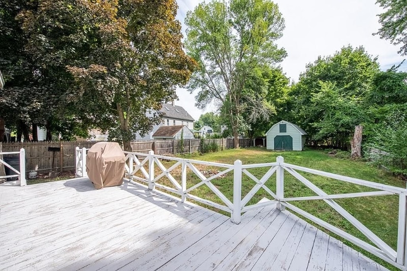 Building Photo - 5 Crescent St