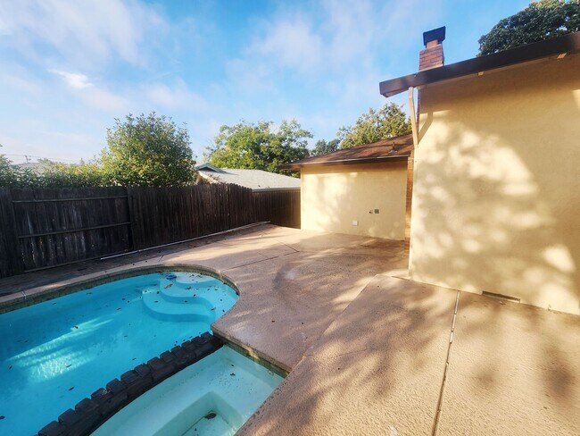 Building Photo - 5274 Heritage Dr