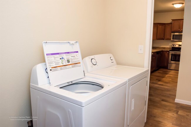 Building Photo - 1904 N Severance St