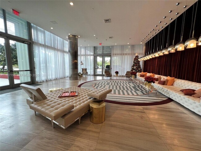 Building Photo - 2000 Metropica Wy