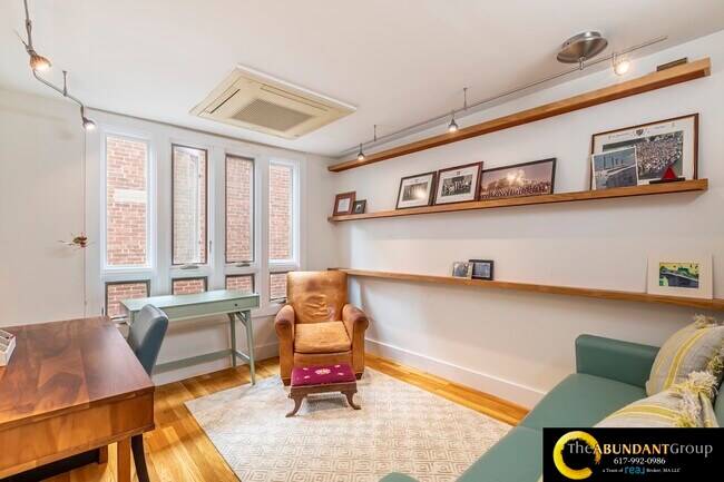 Building Photo - 54 Trowbridge St