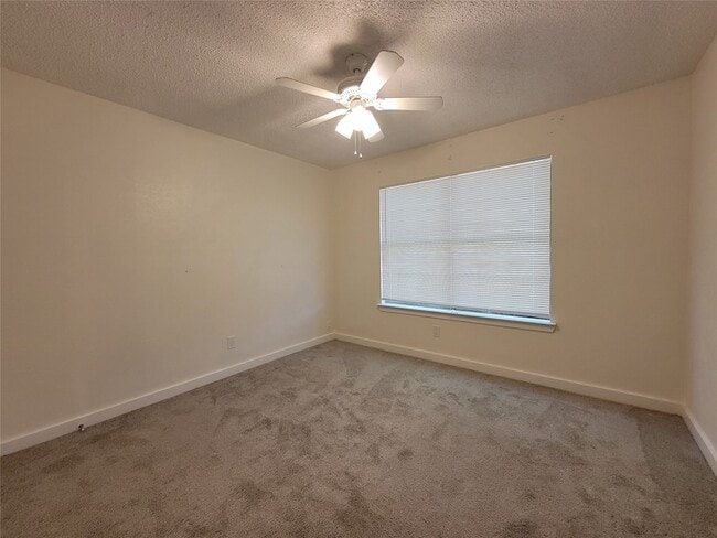 Building Photo - 10652 Hamlin Dr